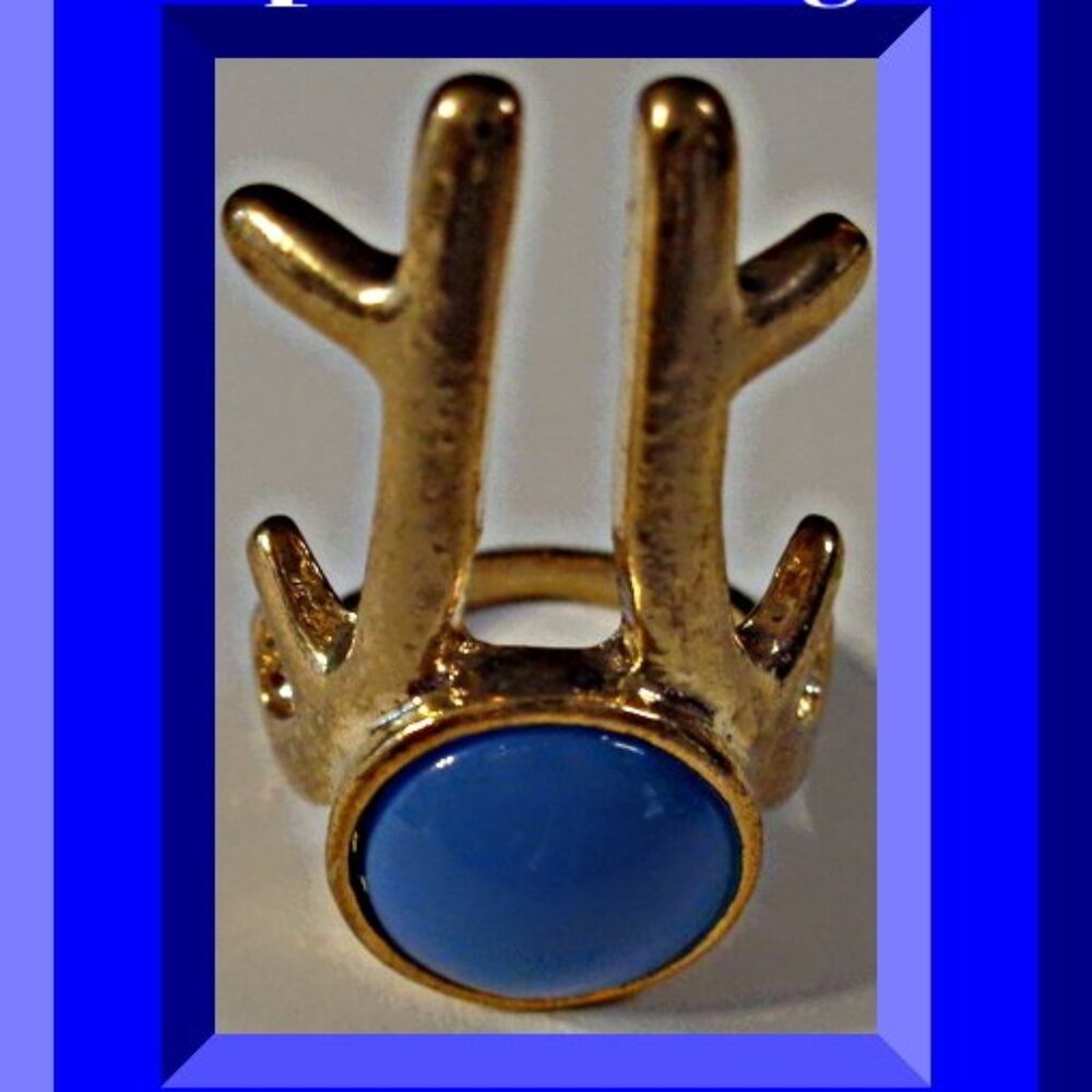 Size 6 Gold Tone Reindeer Design Ring With Blue Bead